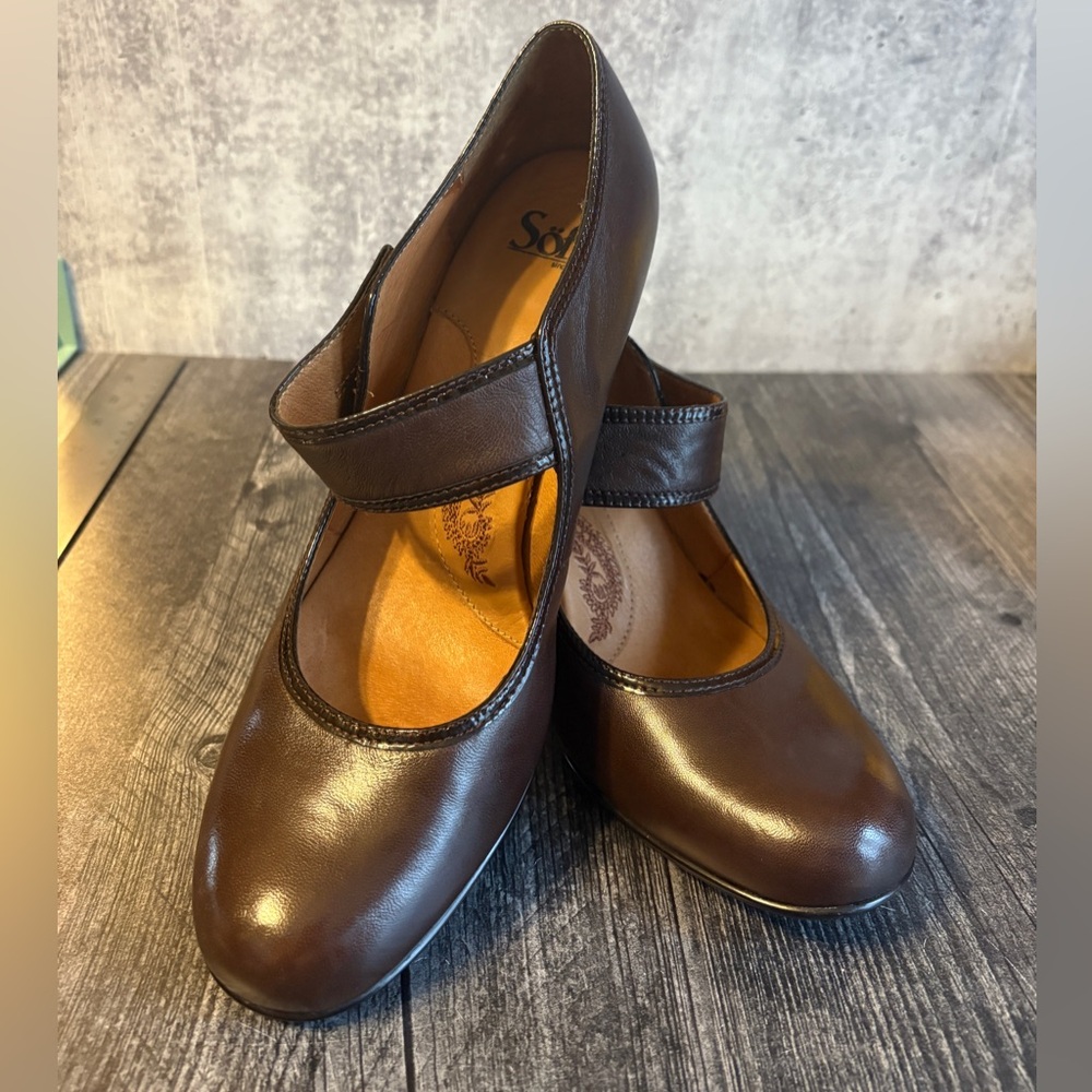 Sofft Brown leather mary jane pumps size 10